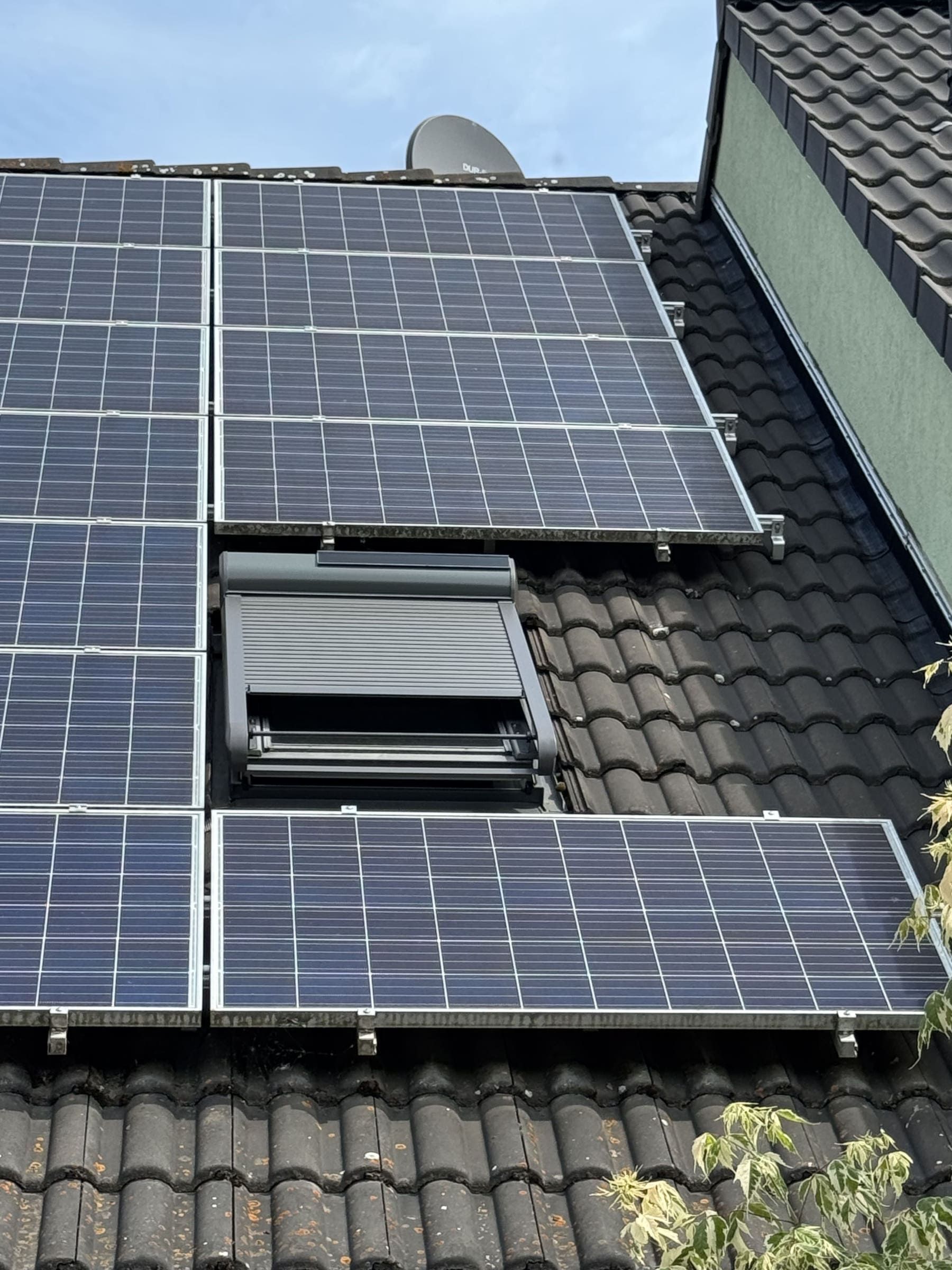 Rollladen aus Aluminium zum nachträglichen Einbau auf ihre Wohndachfenster
